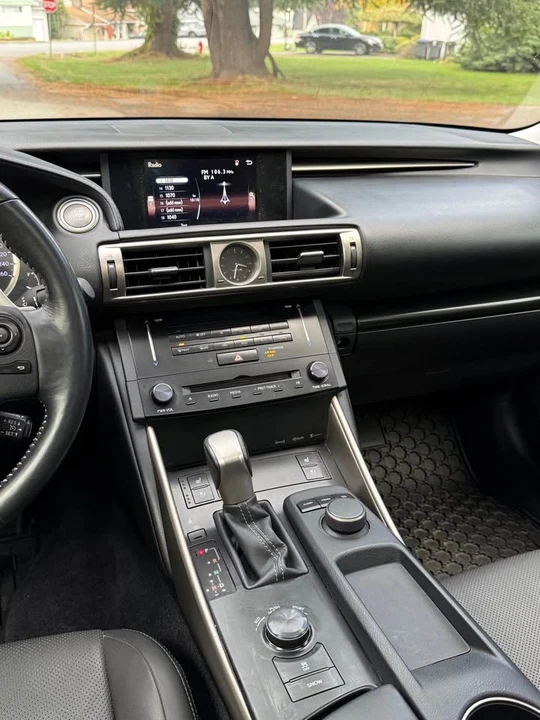 2014 Lexus IS 3rd Gen - Image 16 of 20