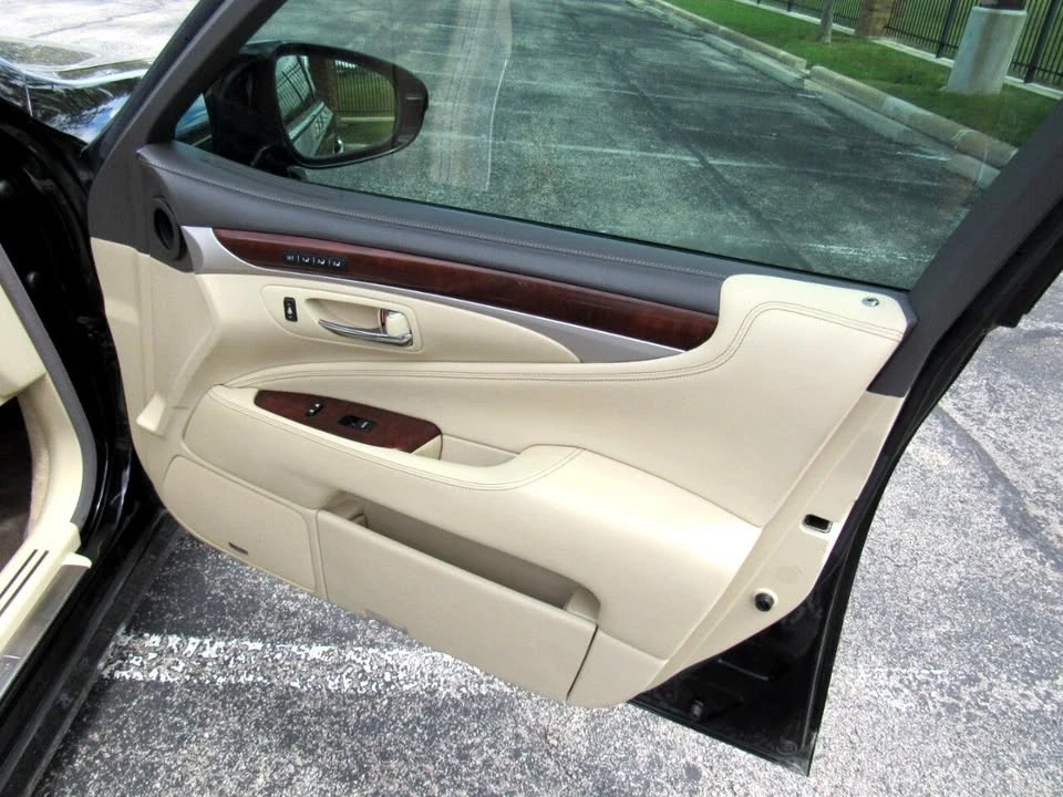 2014 Lexus LS 4th Gen - Image 12 of 19