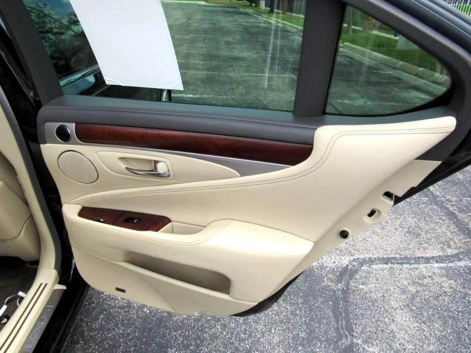 2014 Lexus LS 4th Gen - Image 11 of 19
