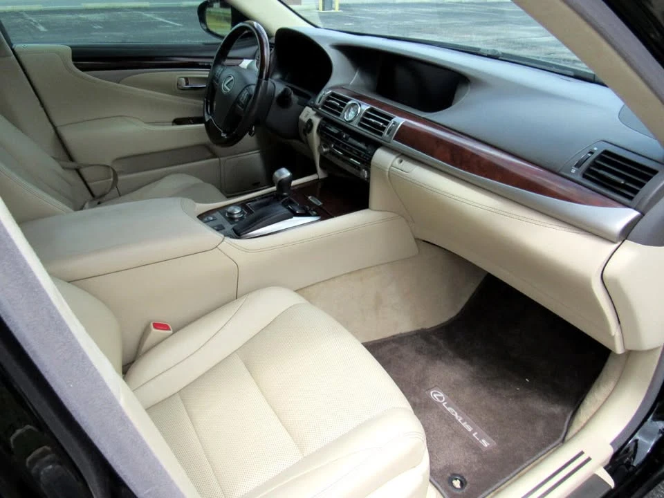 2014 Lexus LS 4th Gen - Image 13 of 19
