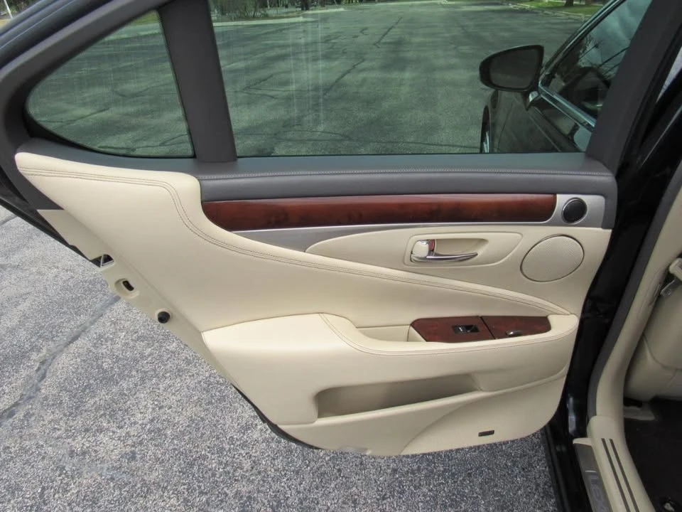 2014 Lexus LS 4th Gen - Image 10 of 19