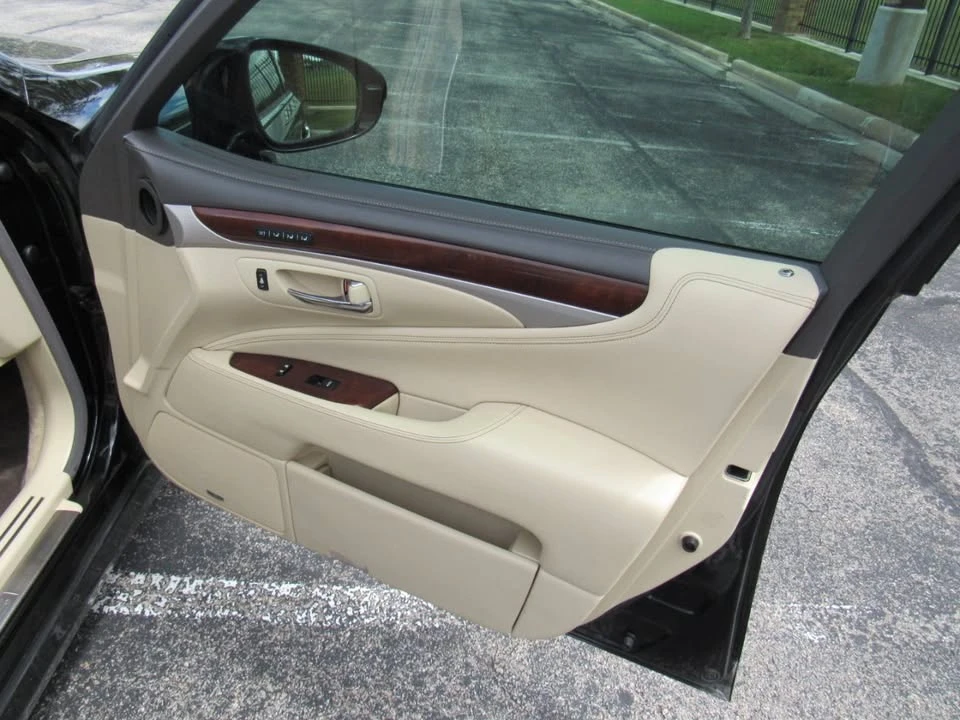 2014 Lexus LS 4th Gen - Image 12 of 19