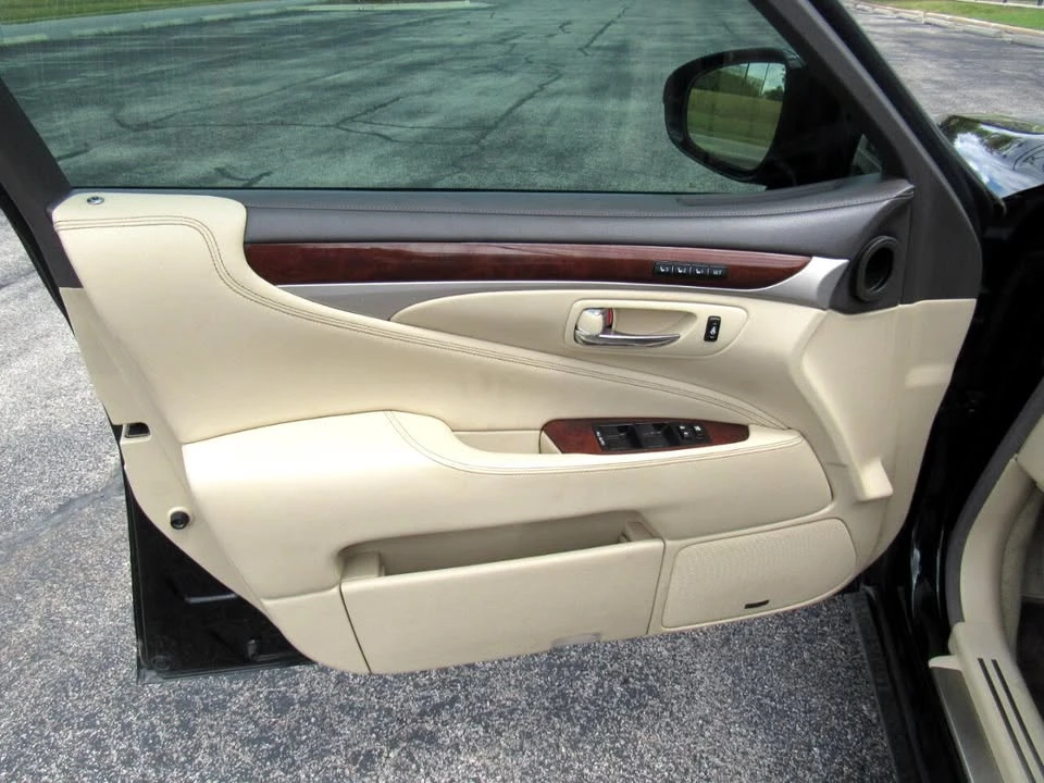 2014 Lexus LS 4th Gen - Image 9 of 19