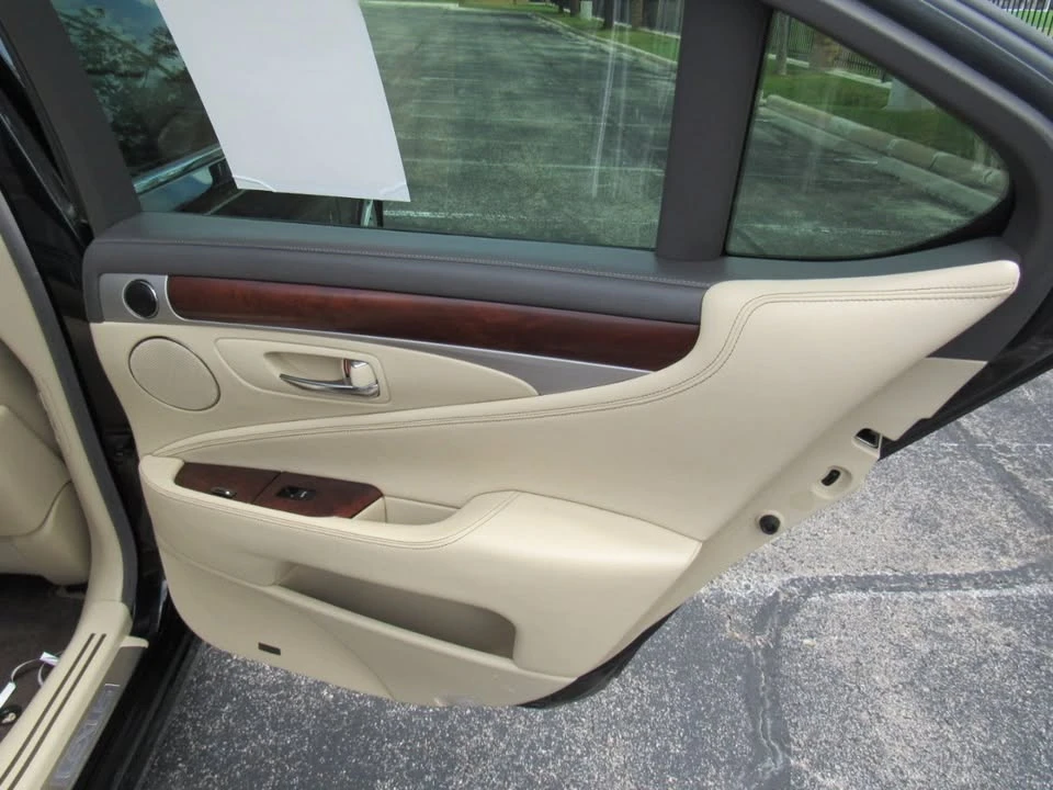 2014 Lexus LS 4th Gen - Image 11 of 19