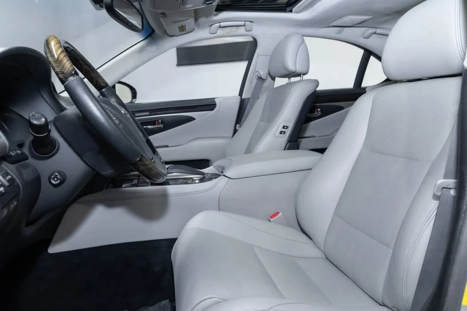2014 Lexus LS 4th Gen - Image 17 of 20