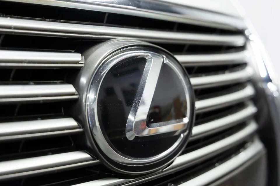 2014 Lexus LS 4th Gen - Image 6 of 20