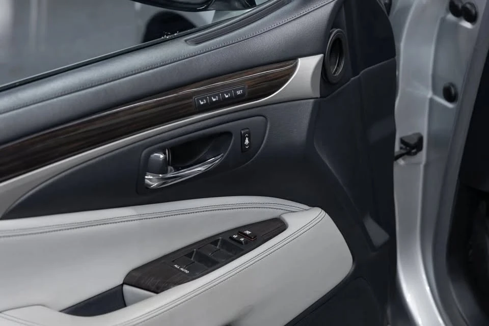 2014 Lexus LS 4th Gen - Image 15 of 20