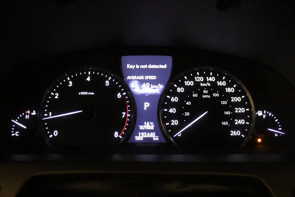 2014 Lexus LS 4th Gen - Image 9 of 10