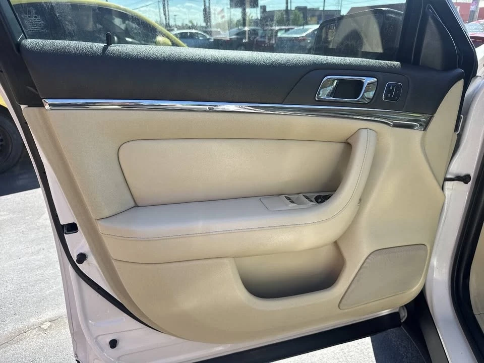 2014 Lincoln MKS - Image 18 of 20