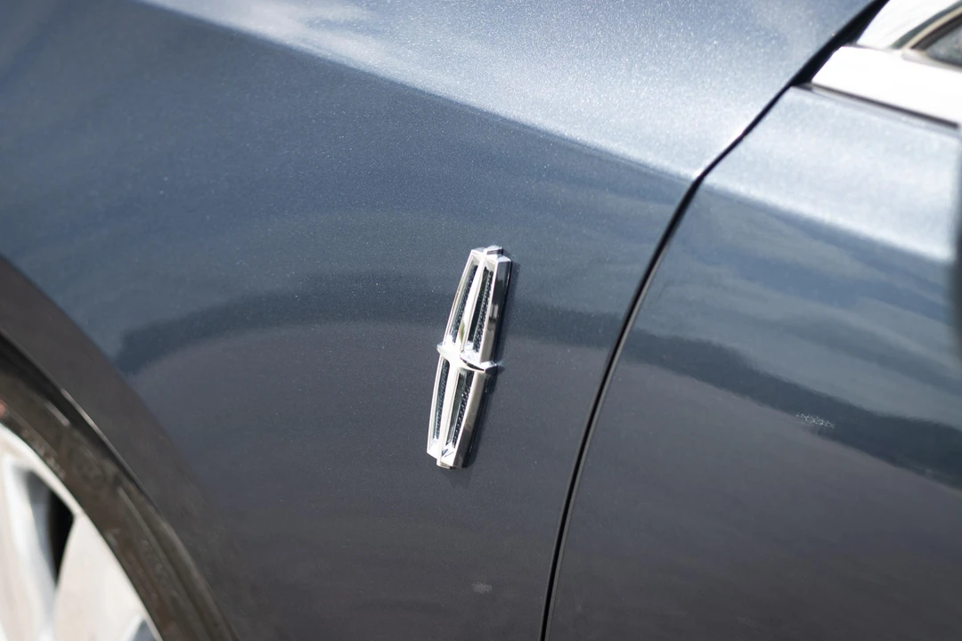 2014 Lincoln MKS - Image 24 of 31