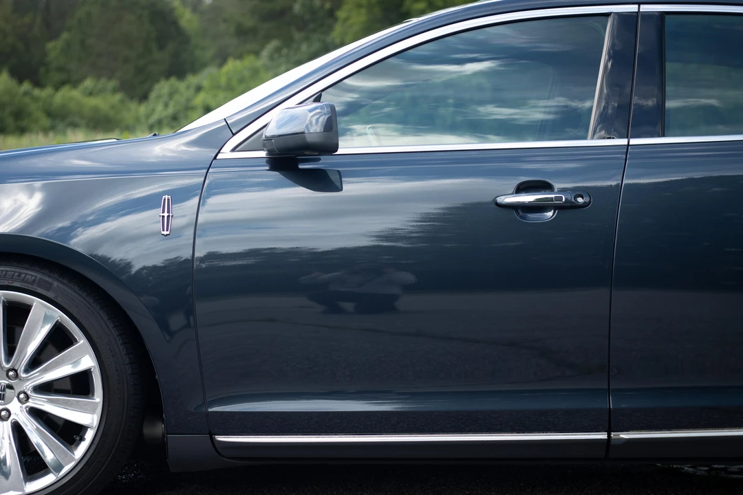 2014 Lincoln MKS - Image 25 of 31