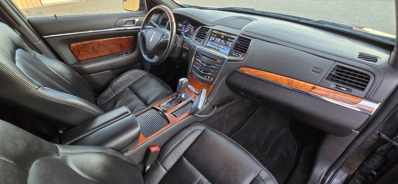 2014 Lincoln MKS - Image 9 of 21