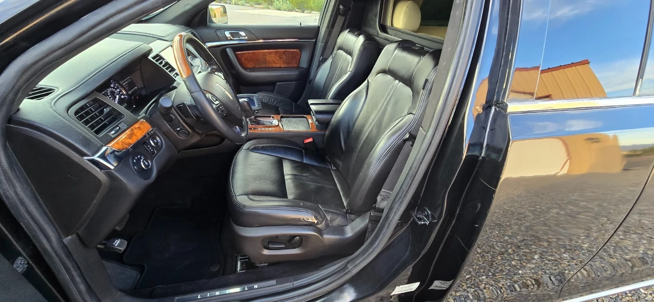 2014 Lincoln MKS - Image 8 of 21