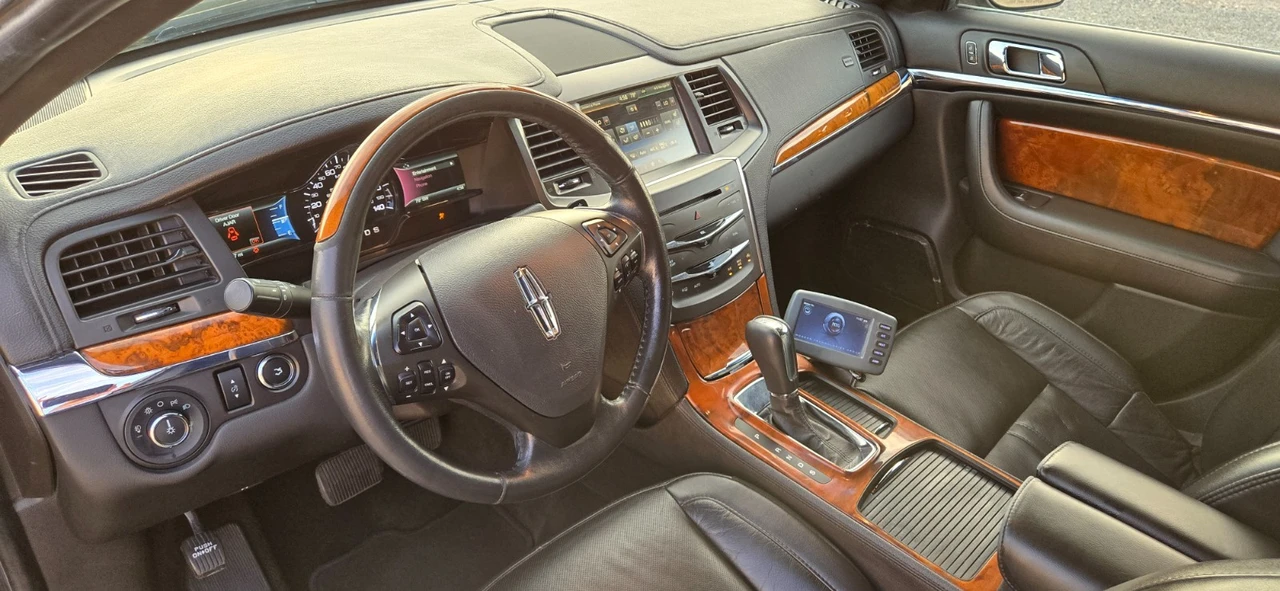 2014 Lincoln MKS - Image 10 of 21