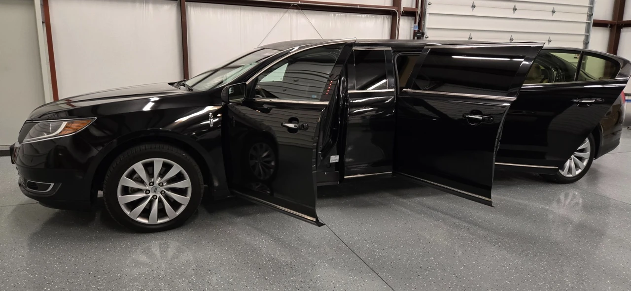 2014 Lincoln MKS - Image 19 of 21