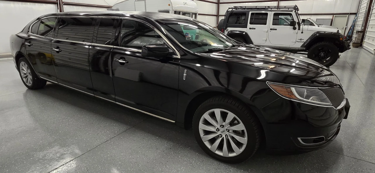 2014 Lincoln MKS - Image 16 of 21