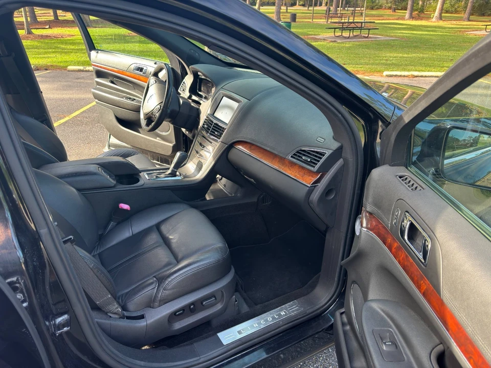 2014 Lincoln MKT - Image 12 of 20