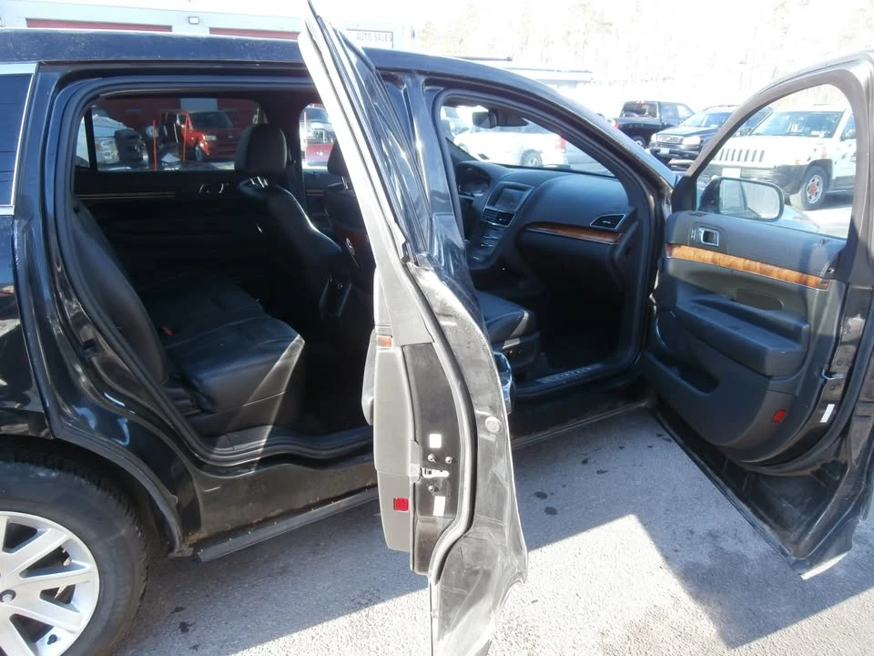 2014 Lincoln MKT - Image 12 of 19