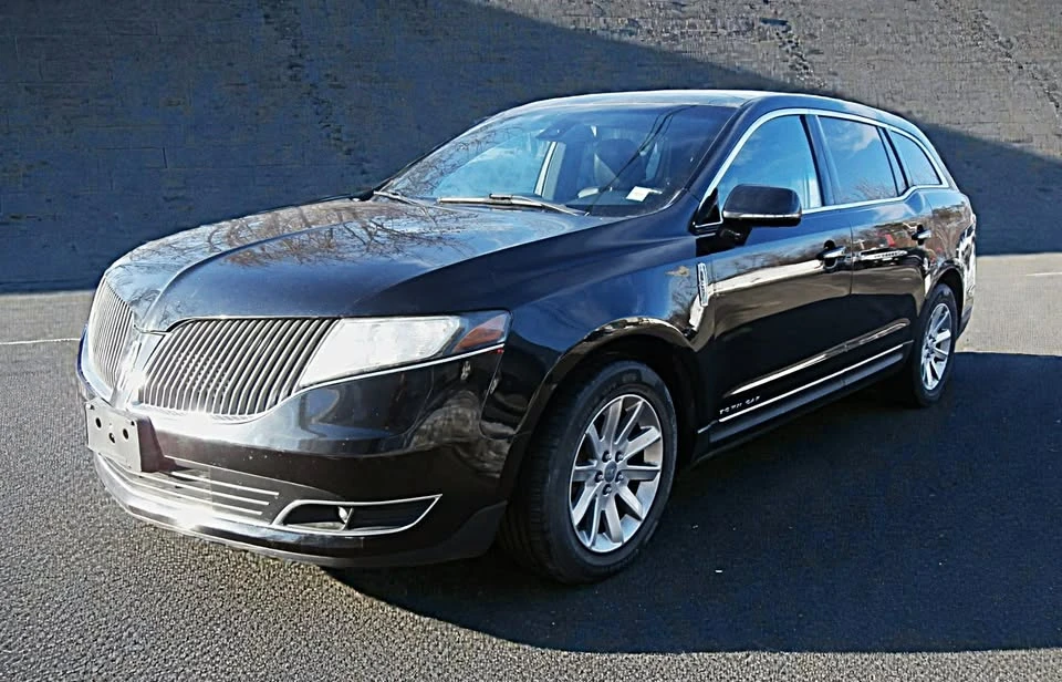 2014 Lincoln MKT - Image 2 of 19