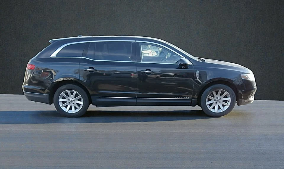 2014 Lincoln MKT - Image 3 of 19