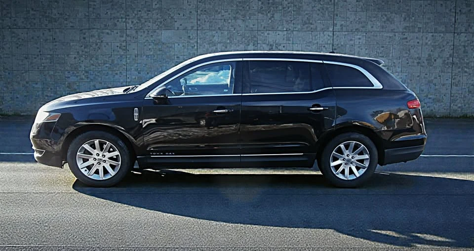 2014 Lincoln MKT - Image 4 of 19