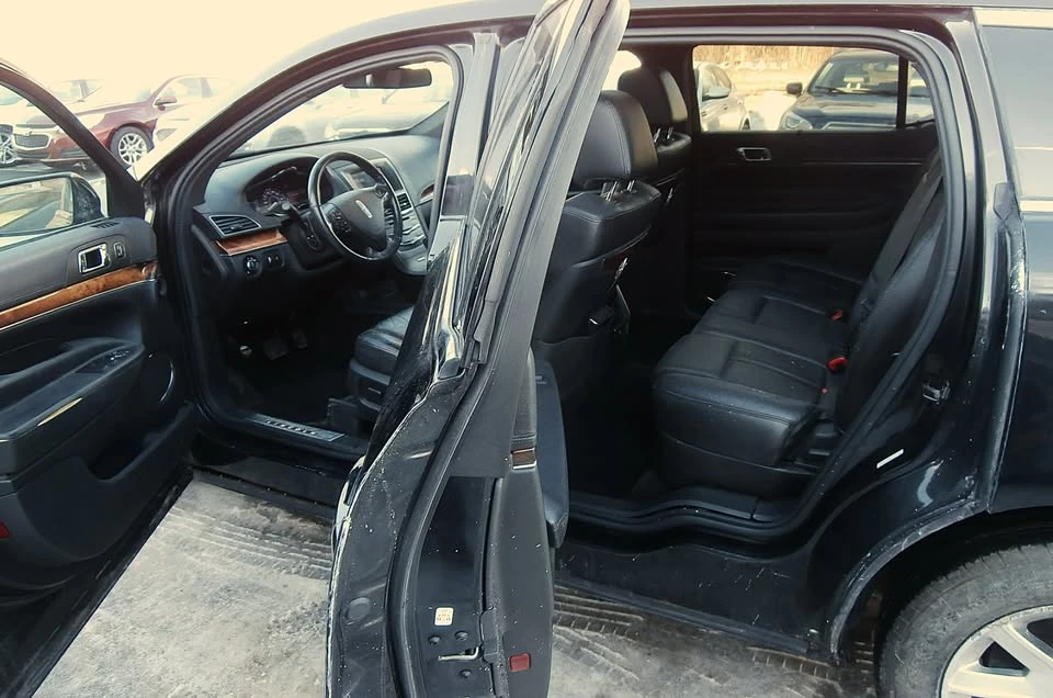 2014 Lincoln MKT - Image 16 of 19