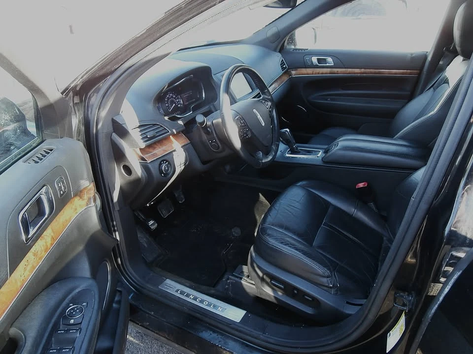 2014 Lincoln MKT - Image 17 of 19
