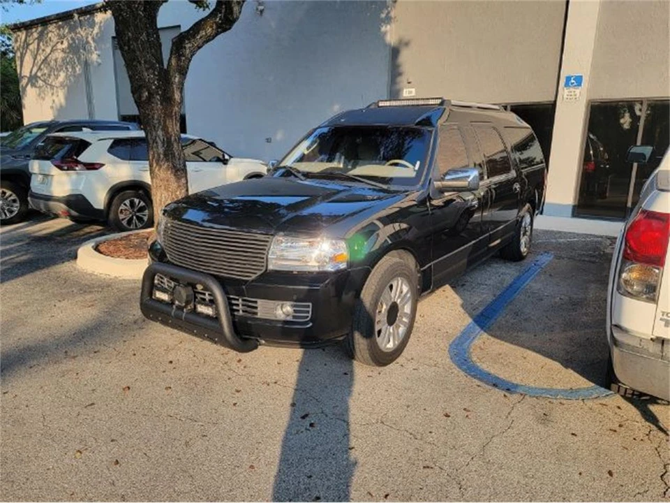 2014 Lincoln Navigator 3rd Gen - Image 10 of 15