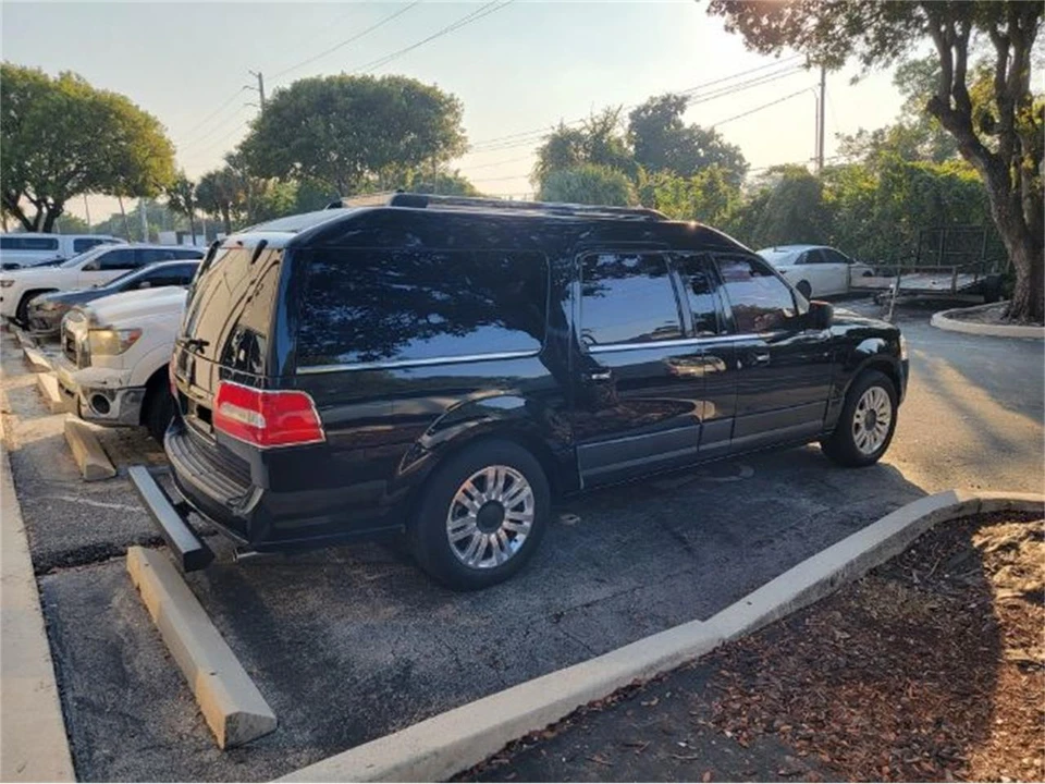 2014 Lincoln Navigator 3rd Gen - Image 13 of 15