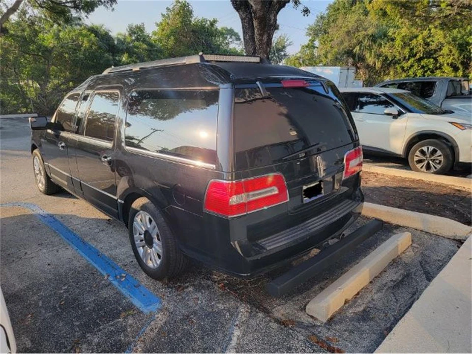 2014 Lincoln Navigator 3rd Gen - Image 15 of 15