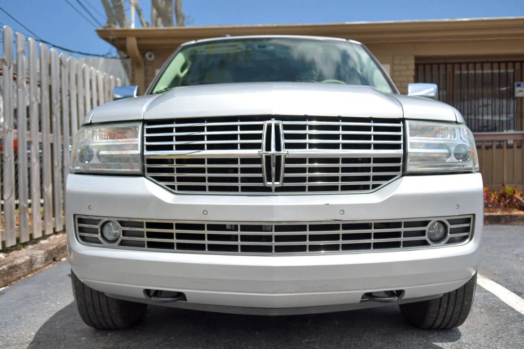 2014 Lincoln Navigator 3rd Gen - Image 3 of 12