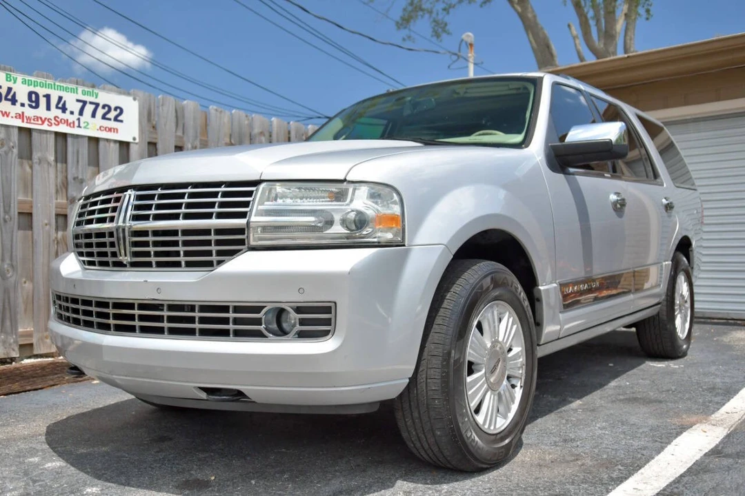 2014 Lincoln Navigator 3rd Gen - Image 5 of 12