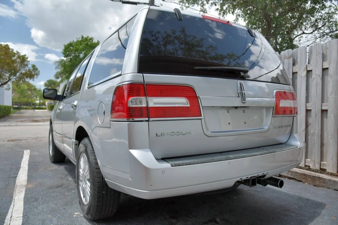 2014 Lincoln Navigator 3rd Gen - Image 9 of 12