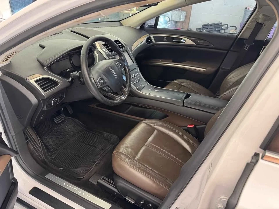 2014 Lincoln MKS - Image 4 of 11