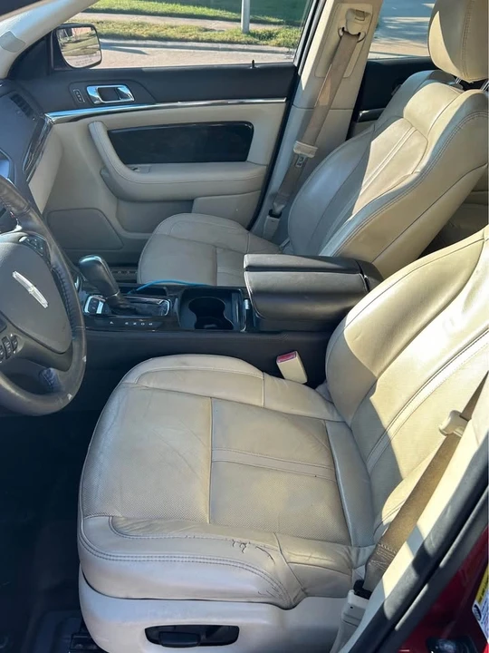 2014 Lincoln MKS - Image 9 of 15