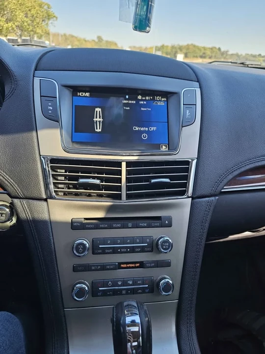 2014 Lincoln MKT - Image 12 of 14