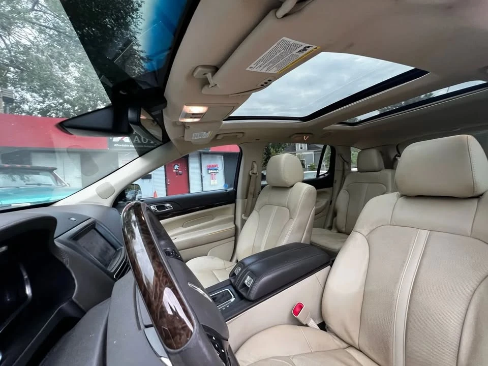 2014 Lincoln MKT - Image 2 of 20
