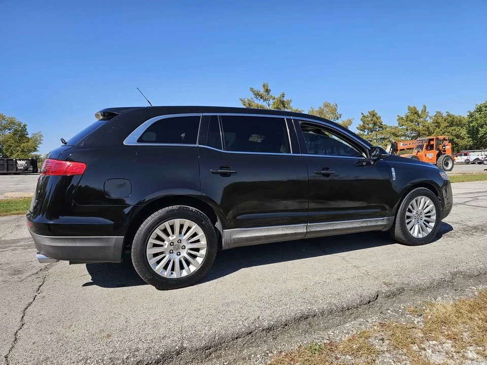 2014 Lincoln MKT - Image 2 of 14