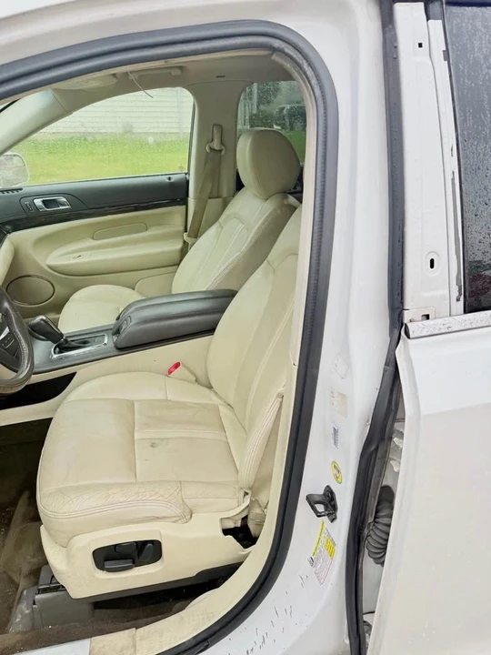 2014 Lincoln MKT - Image 16 of 17