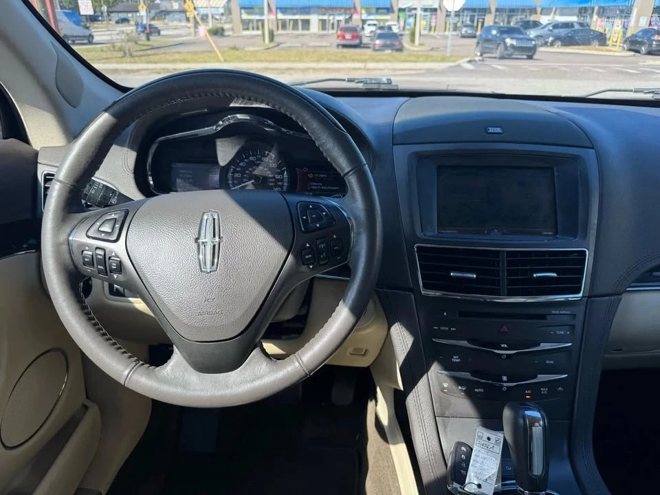 2014 Lincoln MKT - Image 12 of 20