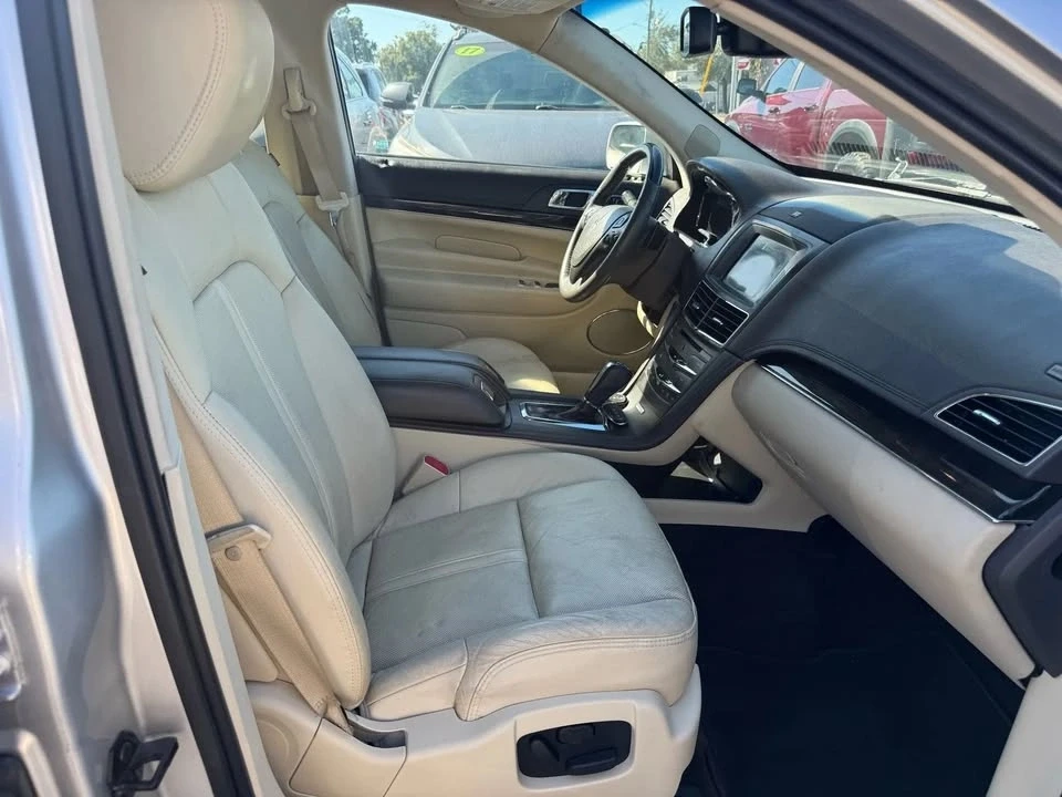 2014 Lincoln MKT - Image 17 of 20