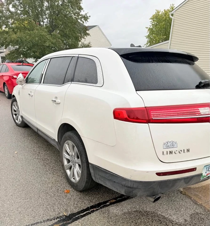 2014 Lincoln MKT - Image 2 of 17