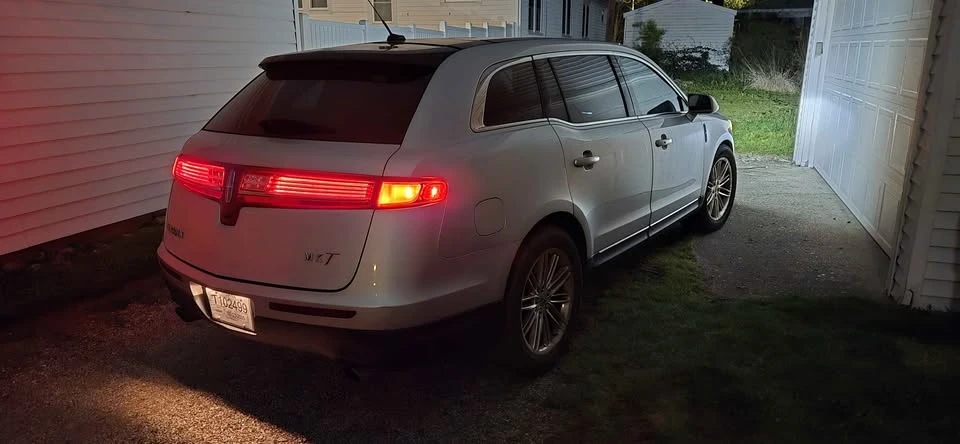 2014 Lincoln MKT - Image 6 of 10