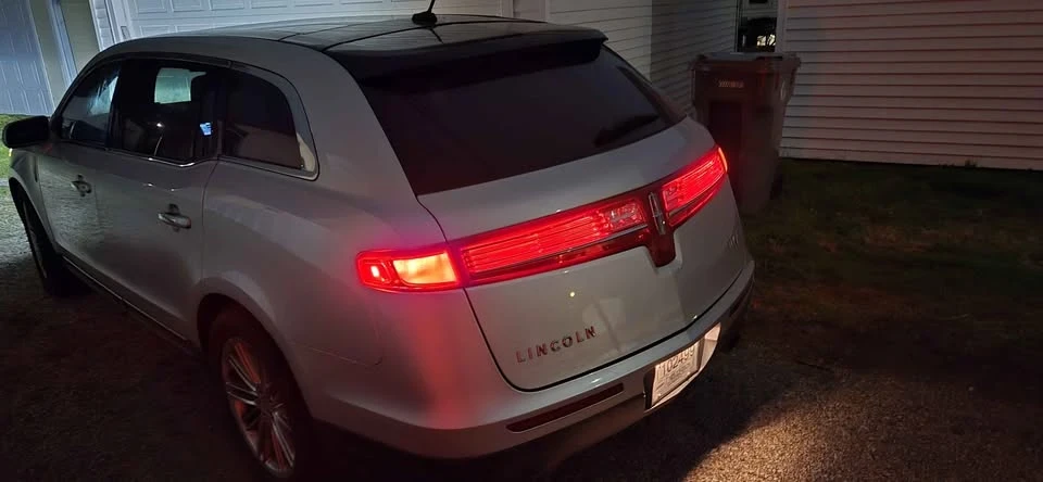 2014 Lincoln MKT - Image 3 of 10