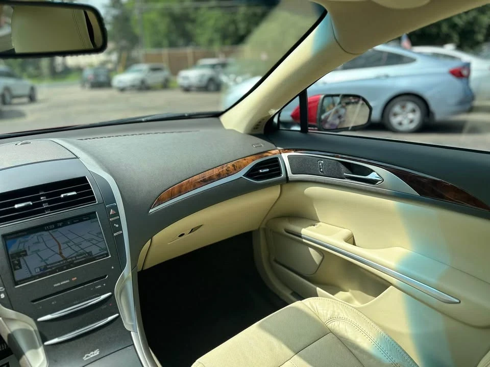 2014 Lincoln MKZ - Image 11 of 16