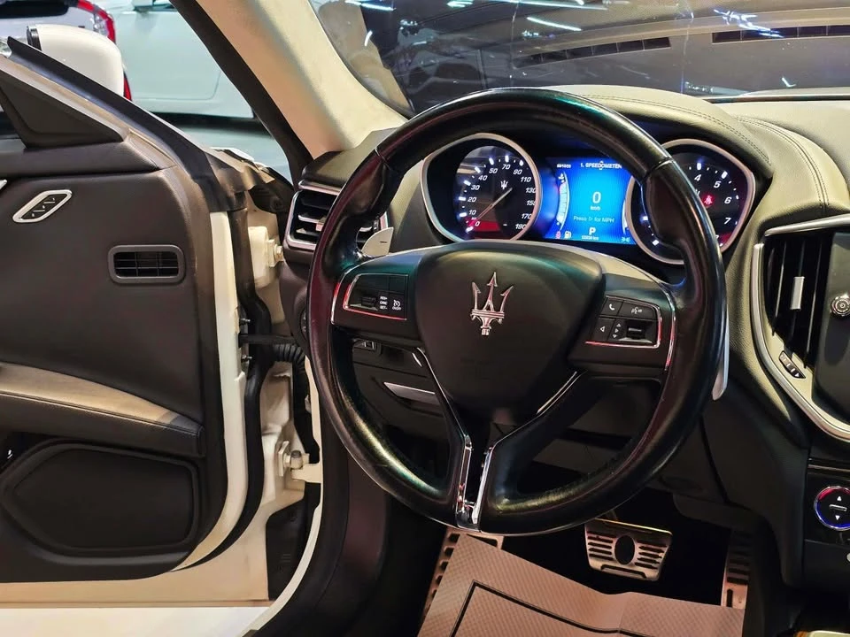2014 Maserati Ghibli 3rd Gen - Image 19 of 20