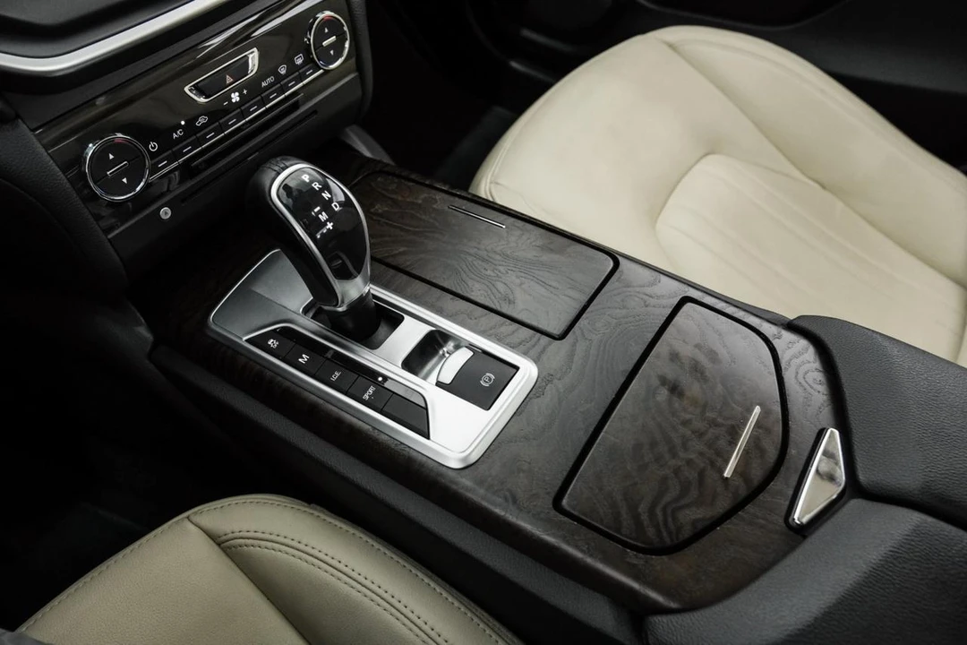 2014 Maserati Ghibli 3rd Gen - Image 25 of 31