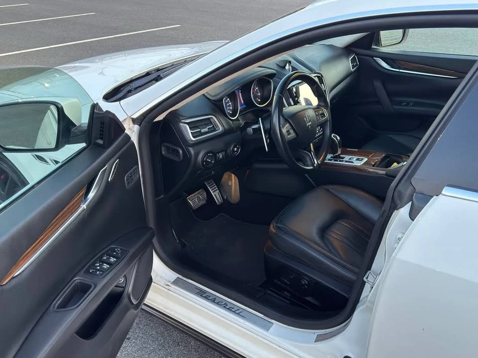 2014 Maserati Ghibli 3rd Gen - Image 9 of 17