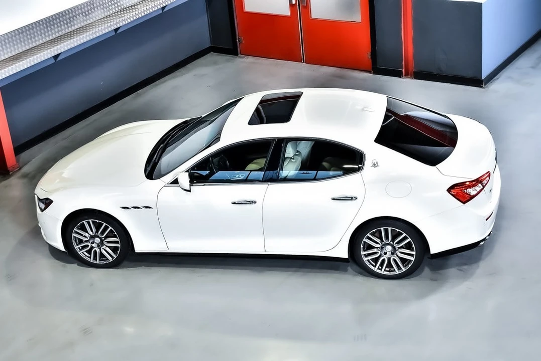 2014 Maserati Ghibli 3rd Gen - Image 24 of 30