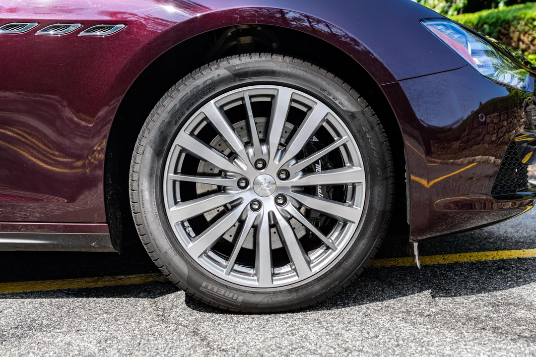2014 Maserati Ghibli 3rd Gen - Image 25 of 31